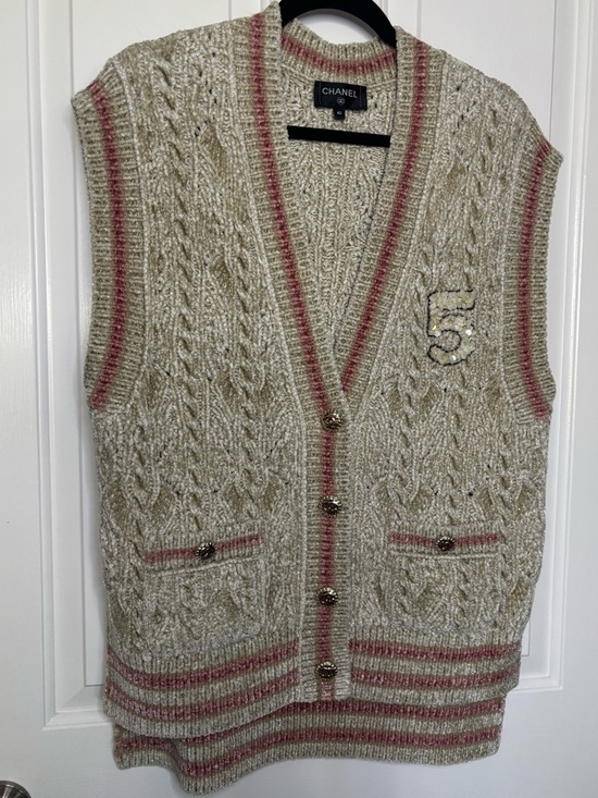 CHANEL Sweaters - CHANEL 22FW Beige Cable Knit Vest with Pink Accent size French 40